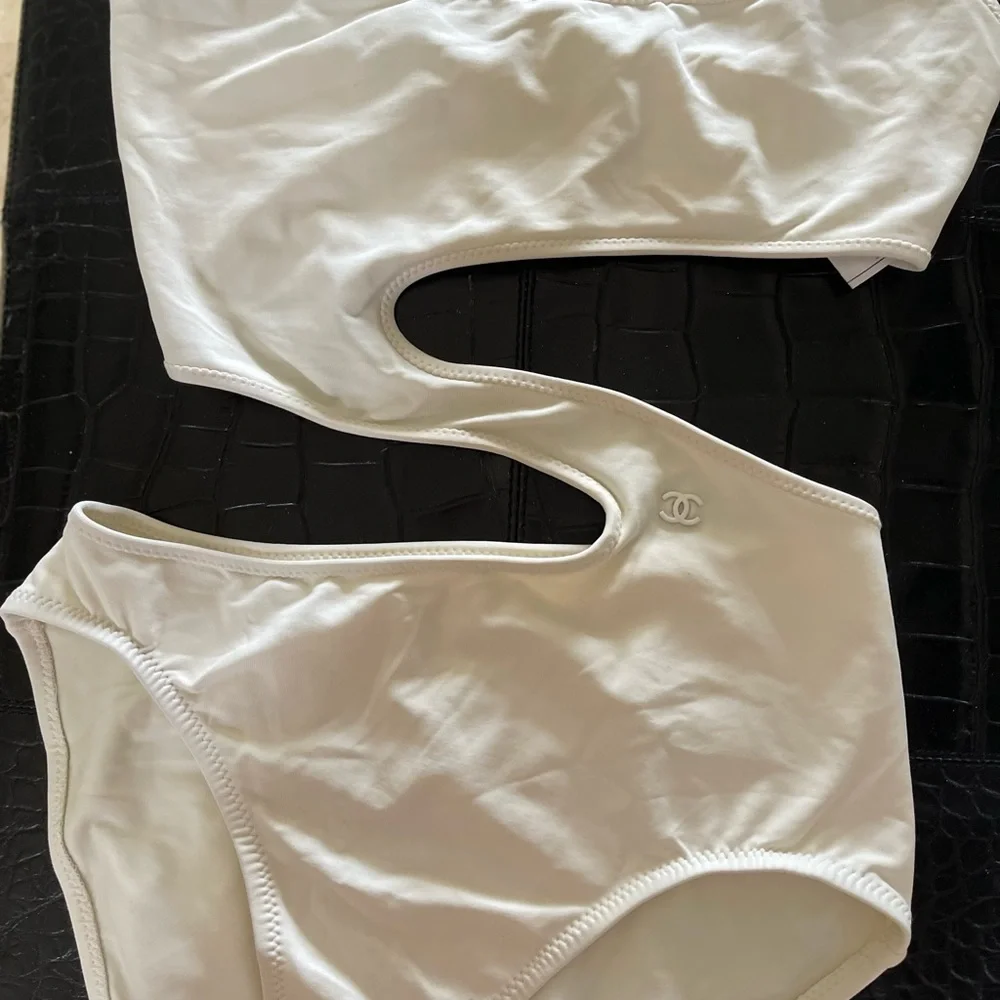 VINTAGE CHANEL WHITE LOGO SWIMSUIT💝HP - Picture 10 of 14